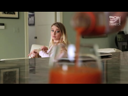 ❤️ Une fille chaude avec de gros seins et une chatte serrée reçoit la bite d'un perdant, mais très fort. ️  Sexe at fr.superpornpics.ru